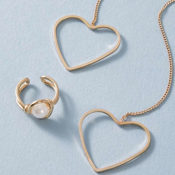 3/$30 💛 Heart Drop Earrings - Picture 3 of 3